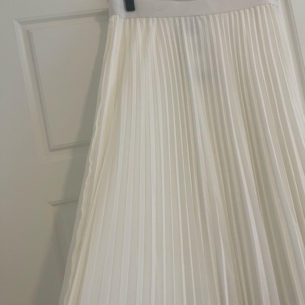 H&M White Cream Skirt Size Medium NWT - Picture 2 of 2